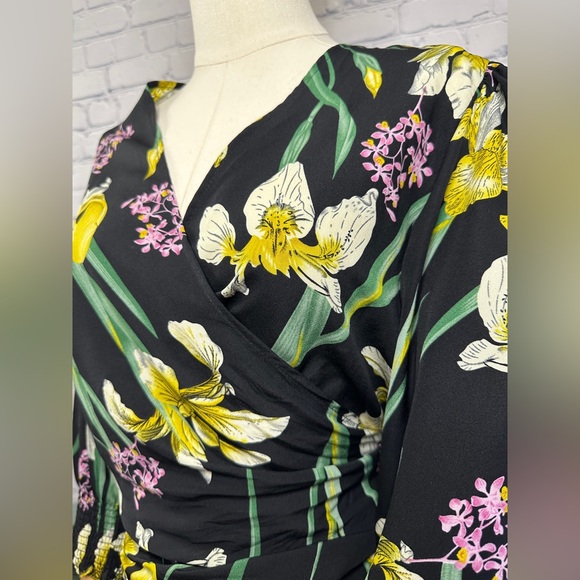 Janet Chung Black Floral Wrap 2 way Blouse - Picture 3 of 9